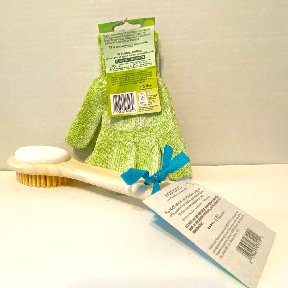 EcoTools Set: Bath & Shower Gloves with Foot Brush and Pumice. - Picture 2 of 4